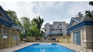 Unclassified image, 2 of 16, button - Quiet Hillside Studio - Wifi, Linens/Towels, Free Shuttle (The Blue Mountains)