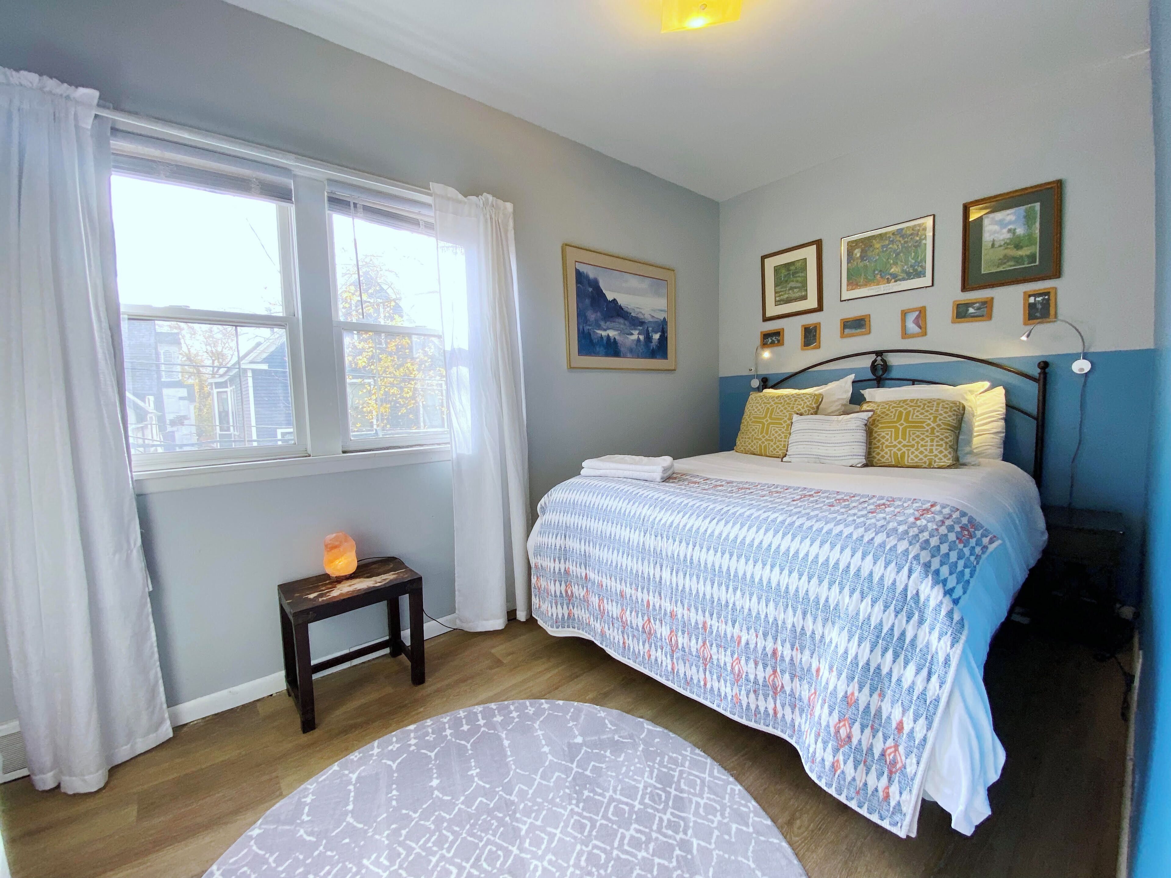 4 bedrooms, desk, iron/ironing board, travel crib