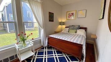 4 Schlafzimmer, Schreibtisch, Bügeleisen/Bügelbrett, Reisekinderbett