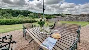 Outdoor dining - 2 Bed in Rose Ash (oc-nether) (Rose Ash)