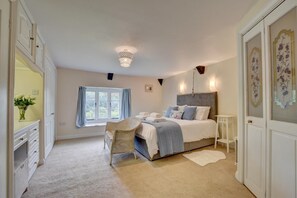 2 bedrooms, desk, iron/ironing board, travel crib