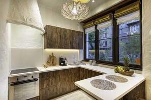 Fridge, microwave, oven, stovetop