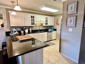 Fridge, microwave, oven, stovetop - Walk In with Pool right outside your back door! (Branson)