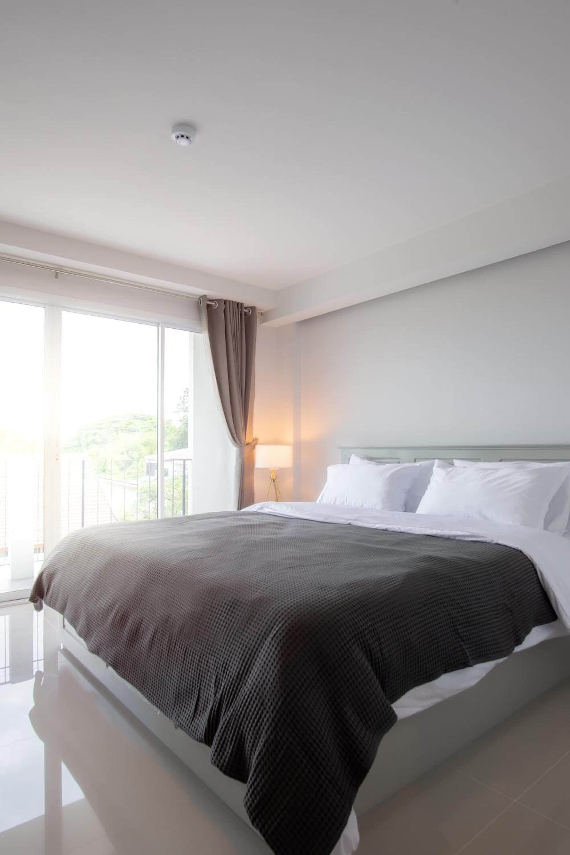 Desk, rollaway beds, free WiFi