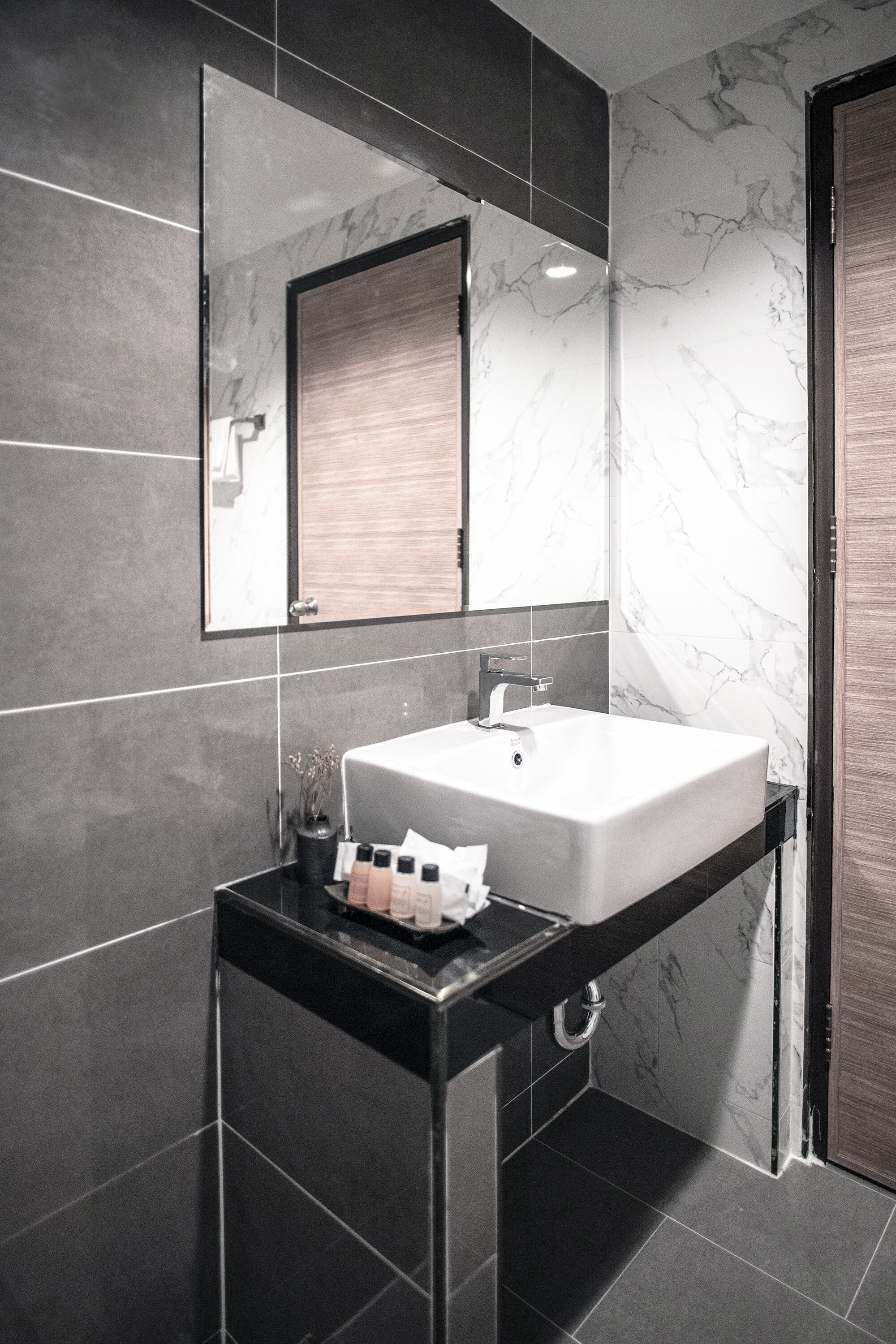 Dusj, toalettartikler (inkludert) og håndklær