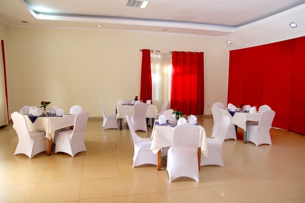 Free daily full breakfast 