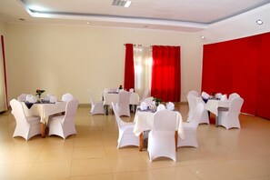 Free daily full breakfast - Silent Hill Hotel (Mukarange)