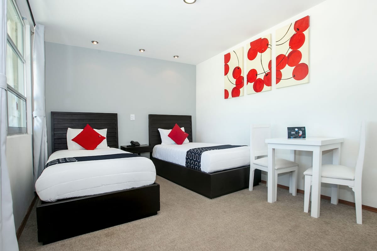 Standard Room, 2 Twin Beds | Desk, soundproofing, iron/ironing board, WiFi (free)