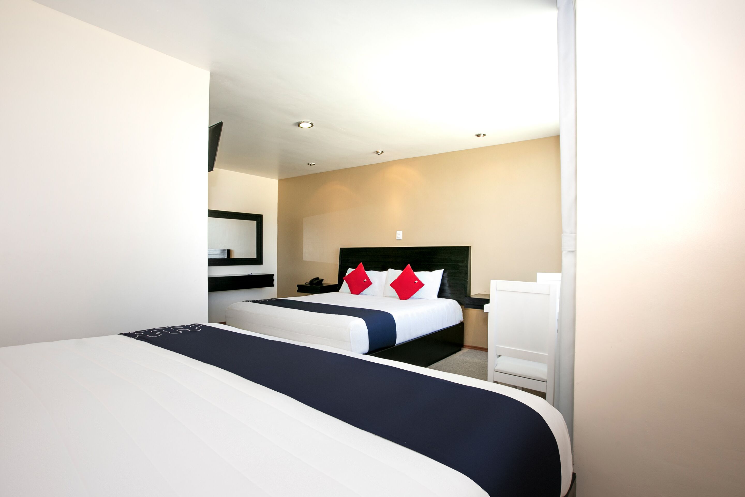 Habitación superior, varias camas | Escritorio, insonorización, tabla de planchar con plancha y wifi gratis 