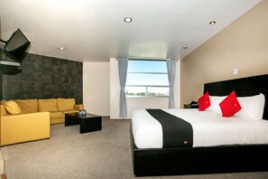 De Lujo con Jacuzi | Desk, soundproofing, iron/ironing board, free WiFi