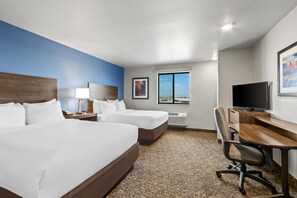 Zimmer, 2 Queen-Betten, barrierearm | Hochwertige Bettwaren, Pillowtop-Betten, Schreibtisch