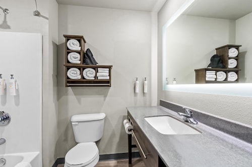 Sonesta Simply Suites Avondale