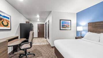 Room, 1 Queen Bed, Mobility Accessible (Hearing Impaired, Roll In Shower) | Premium bedding, pillowtop beds, desk, laptop workspace
