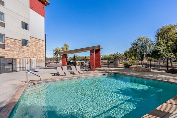 Outdoor pool, sun loungers