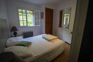 11 bedrooms, iron/ironing board, travel cot, WiFi