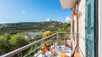 Appartement Deluxe, balcon, vue partielle sur la mer (Poggiolo) | Vue depuis le balcon