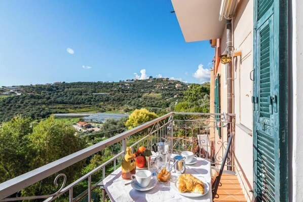 Apartamento Deluxe, balcón, vistas parciales al mar (Poggiolo) | Vistas del balcón