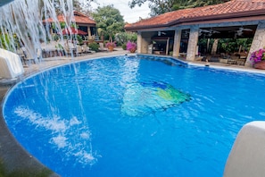 Kolam renang terbuka 