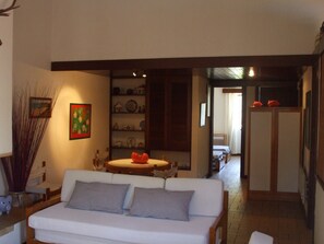 Télévision, cheminée