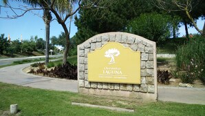 Schild für den Golfplatz Oceanico Laguna in Vilamoura.