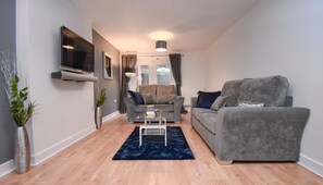 Rumah, 4 kamar tidur | Area keluarga | TV layar datar, Netflix, dan layanan streaming