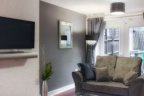 House, 4 Bedrooms | Living room