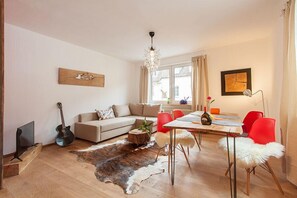 Apartamento (Stadt) | Sala de estar | Televisión de pantalla plana de 120 cm con canales por cable