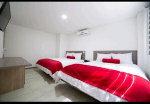 Superior Quadruple Room, 2 Double Beds | Free WiFi, bed sheets - Hotel MED 70 (Medellín)