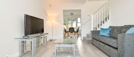 Casa, 3 habitaciones | Área de sala de estar | Televisión de pantalla plana, Netflix y servicios de streaming