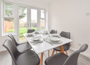 House, 3 Bedrooms | In-room dining