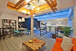 Interior entrance - The Salty Lodge (Lagos)