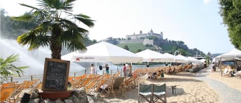 Vlak bij het strand