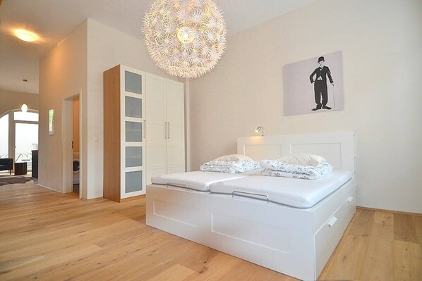 Apartment | 1 bedroom, desk, iron/ironing board, travel cot - Kulturspeicher - Congress Centrum (Würzburg)