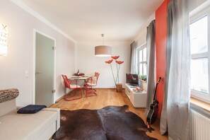 Apartment | Essbereich im Zimmer