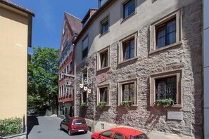 Mặt tiền nơi lưu trú