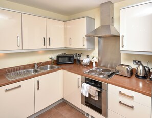 Apartment, 1 Bedroom | Private kitchen | Electric kettle, cookware/dishes/utensils - The Hub - Milton Keynes - Instagram Heaven (Milton Keynes)