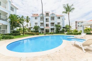 Outdoor pool - PENTHOUSE WITH PRIVATE ROOF TOP OASIS . SHORT WALK TO THE BEACH 🏖 (Punta El Cortecito)