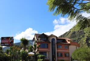 Front of property - Hostal Tungurahua (Baños de Agua Santa)