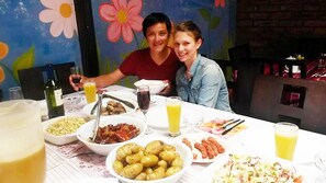 Petit déjeuner en libre-service compris tous les jours