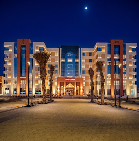 住宿正面 - 傍晚/夜晚