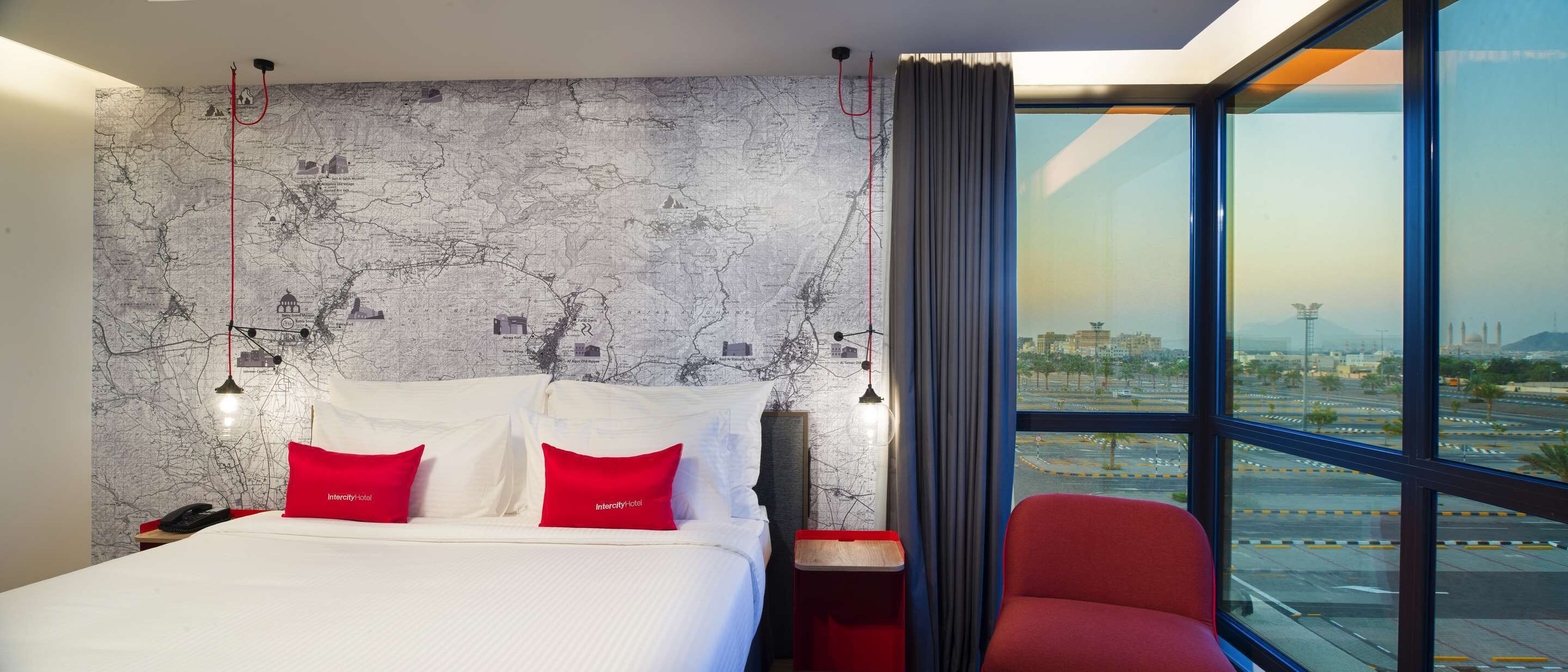 standard room, 1 king bed | premium bedding, minibar, in-room safe, desk