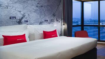 Luxe beddengoed, een minibar, een kluis op de kamer, een bureau