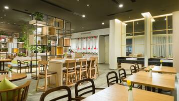 Frokostbuffé hver dag (AED 8 per person)