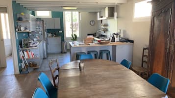 Petit déjeuner complet servi tous les jours en supplément