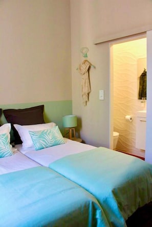 Soundproofing, free WiFi, bed sheets - Villa Présence L'Oasis Chambres D'Hotes (Toulon)