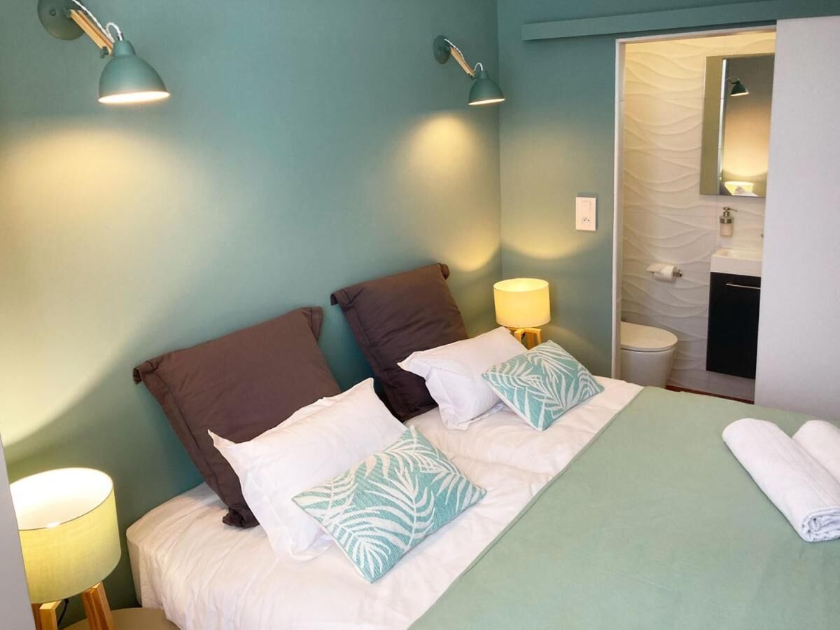 Soundproofing, free WiFi, bed sheets