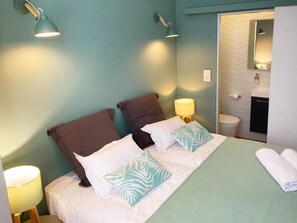 Soundproofing, free WiFi, bed sheets