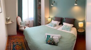 Soundproofing, free WiFi, bed sheets