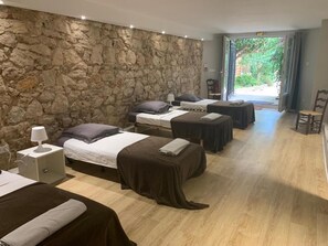 Familie vierpersoonskamer, meerdere bedden, toegankelijk voor mindervaliden (Au jardin) | Geluiddichte muren, gratis wifi, beddengoed