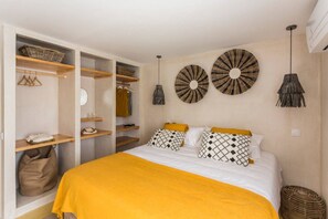 2 habitaciones, tabla de planchar con plancha, cuna de viaje y wifi 